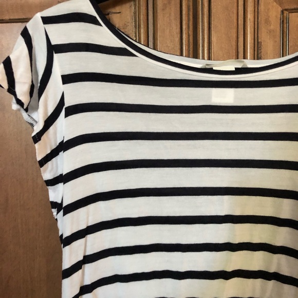 Black and white striped H&M tee - Picture 2 of 4